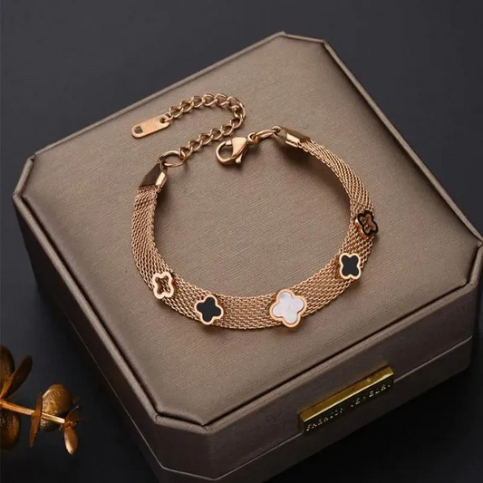 🌟 Golden Luxe – Clover Mesh Charm Bracelet