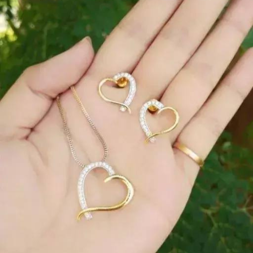 Charming Heart-Shaped Pendant Set for Gifting
