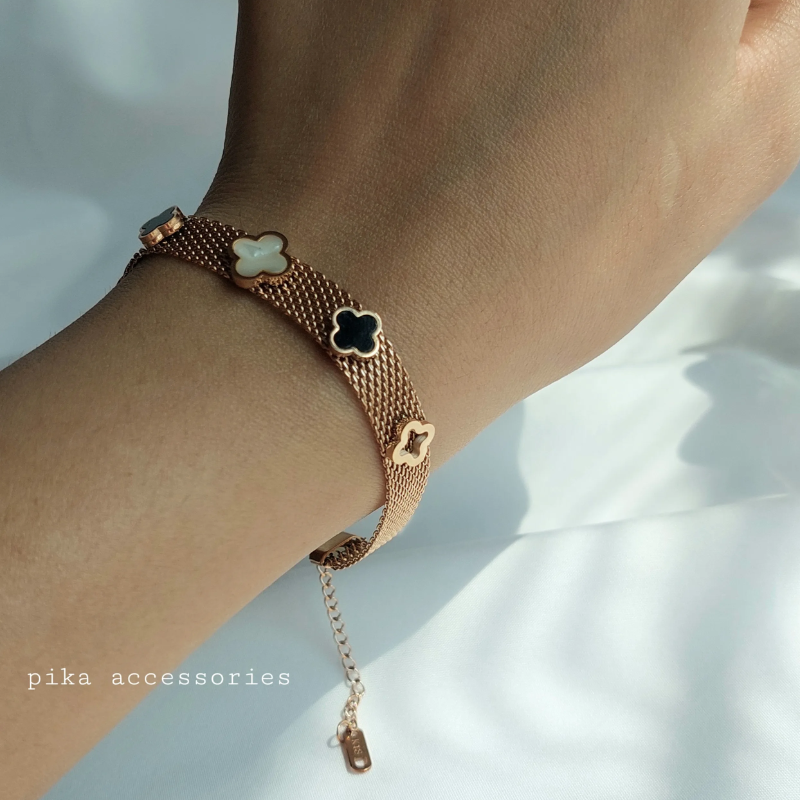 π Golden Luxe β Clover Mesh Charm Bracelet