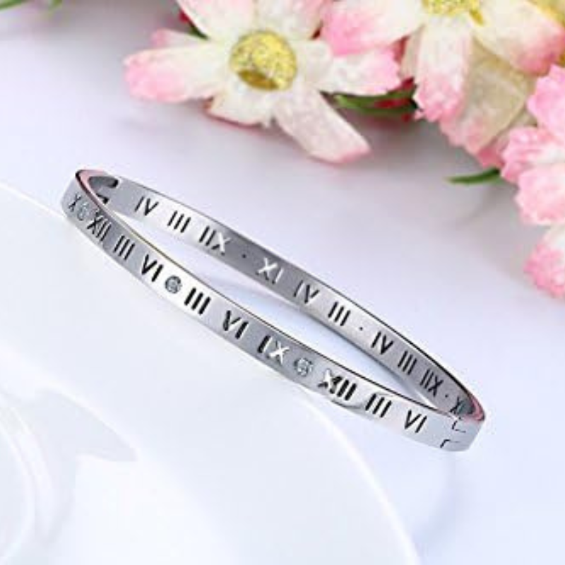 Timeless Roman Numeral Silver Bracelet – Classic Elegance Redefined ⌛💎