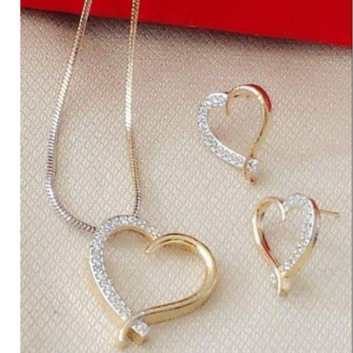Charming Heart-Shaped Pendant Set for Gifting