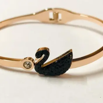 Elegant Black Swan Bracelet – Grace in Every Glance 🦢✨