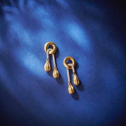 💧✨ Golden Raindrop Dangle Earrings – Elegance in Every Drop 🌟