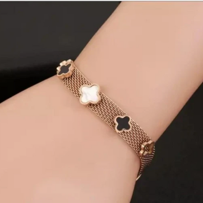 🌟 Golden Luxe – Clover Mesh Charm Bracelet